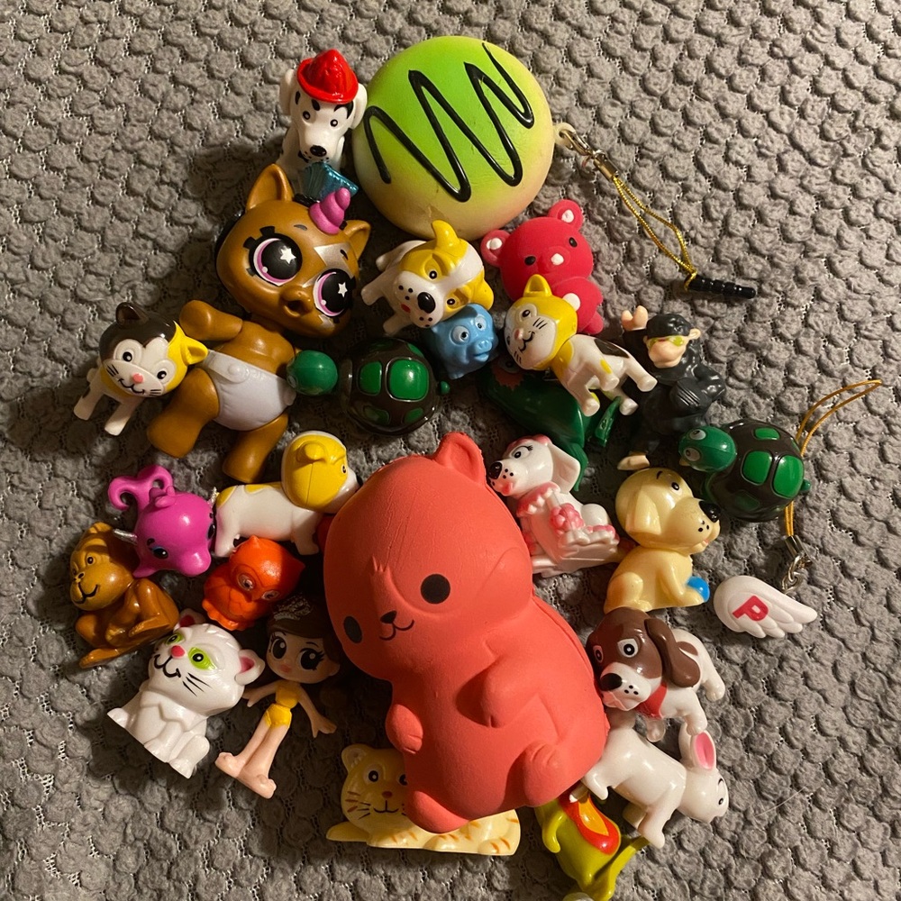 lot of mini figures/toys
